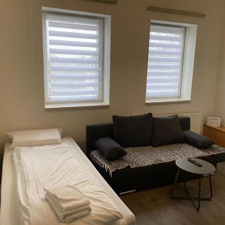 Modernes Apartment Mit 2 Schlafzimmern Und Privatparkplatz Nahe Innenstadt Neumünster Kültér fotó