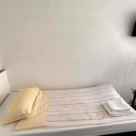 Modernes Apartment Mit 2 Schlafzimmern Und Privatparkplatz Nahe Innenstadt Neumünster Kültér fotó