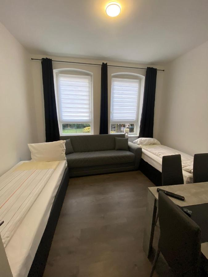 Modernes Apartment Mit 2 Schlafzimmern Und Privatparkplatz Nahe Innenstadt Neumünster Kültér fotó