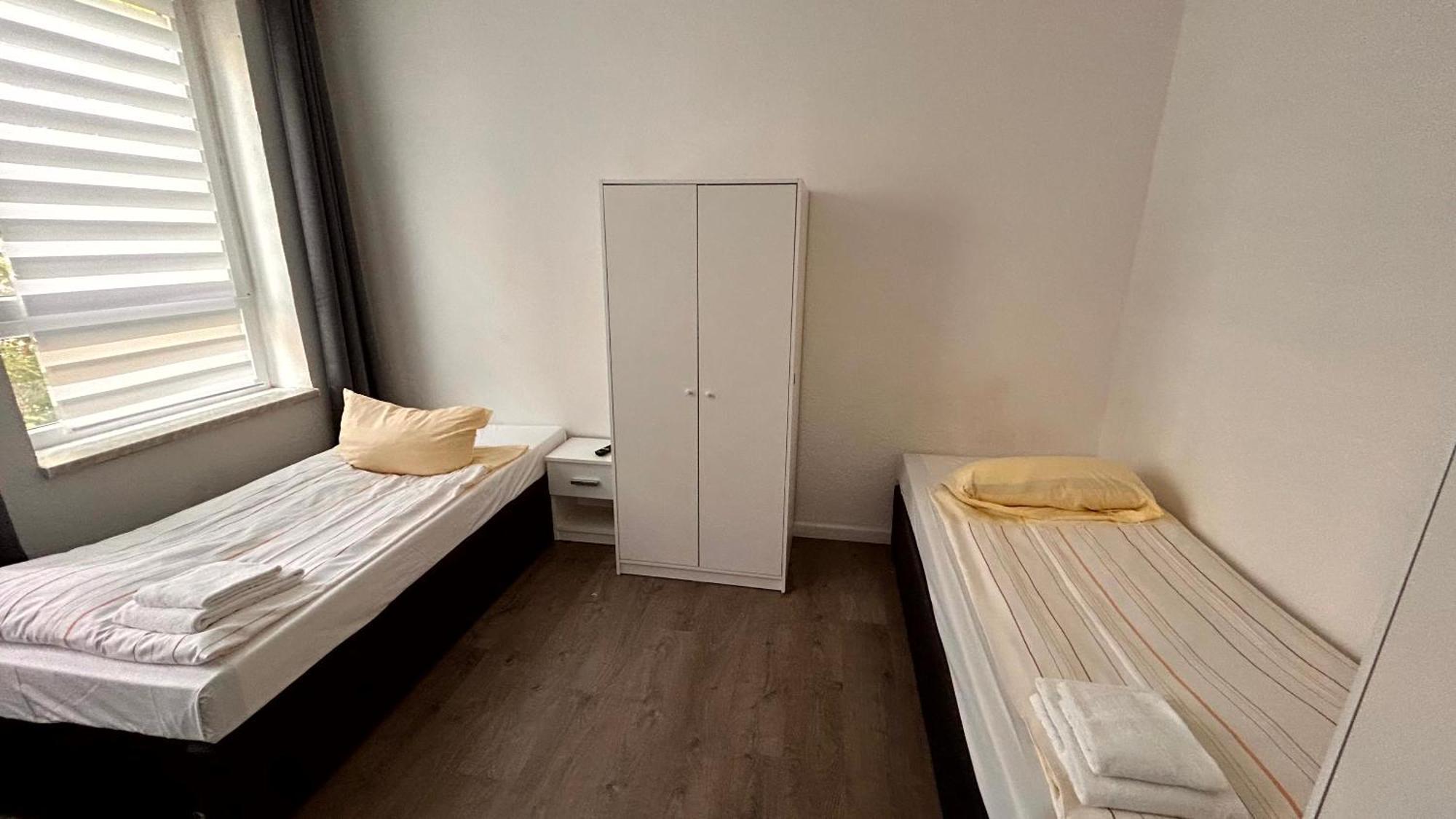 Modernes Apartment Mit 2 Schlafzimmern Und Privatparkplatz Nahe Innenstadt Neumünster Kültér fotó