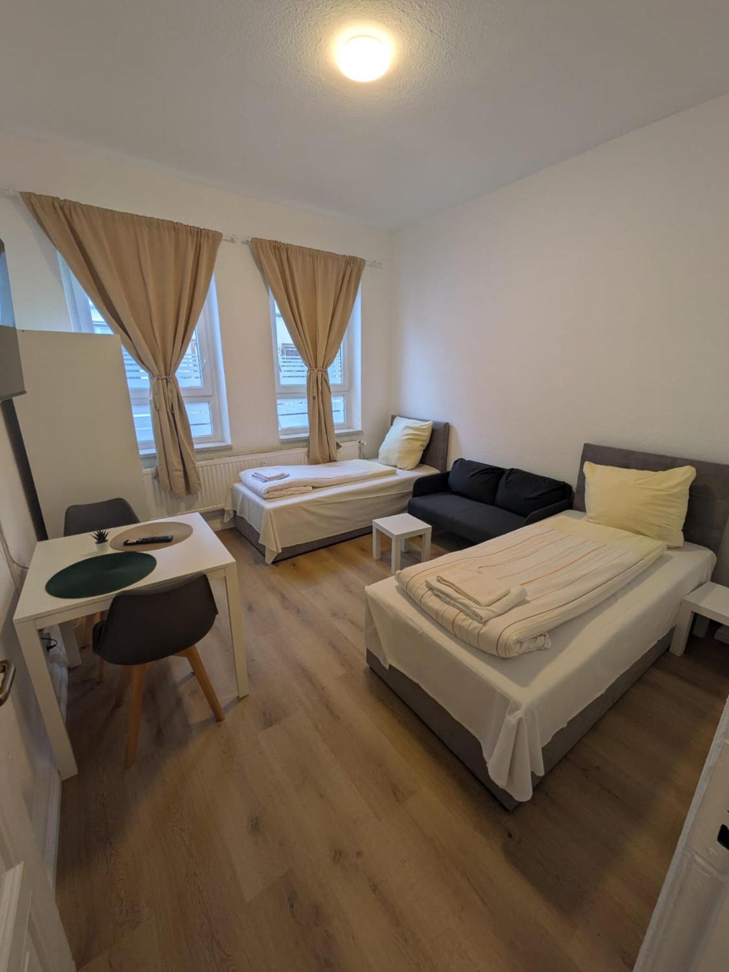 Modernes Apartment Mit 2 Schlafzimmern Und Privatparkplatz Nahe Innenstadt Neumünster Kültér fotó