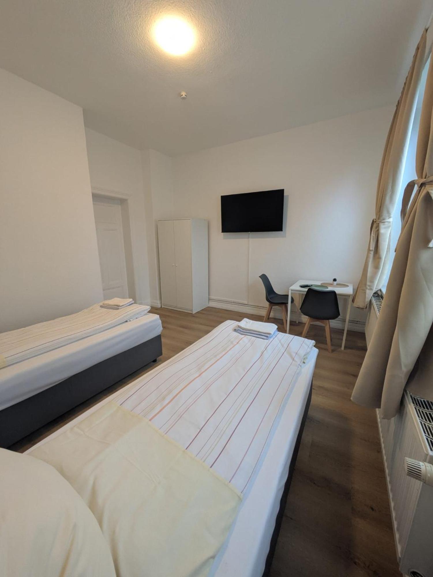 Modernes Apartment Mit 2 Schlafzimmern Und Privatparkplatz Nahe Innenstadt Neumünster Kültér fotó