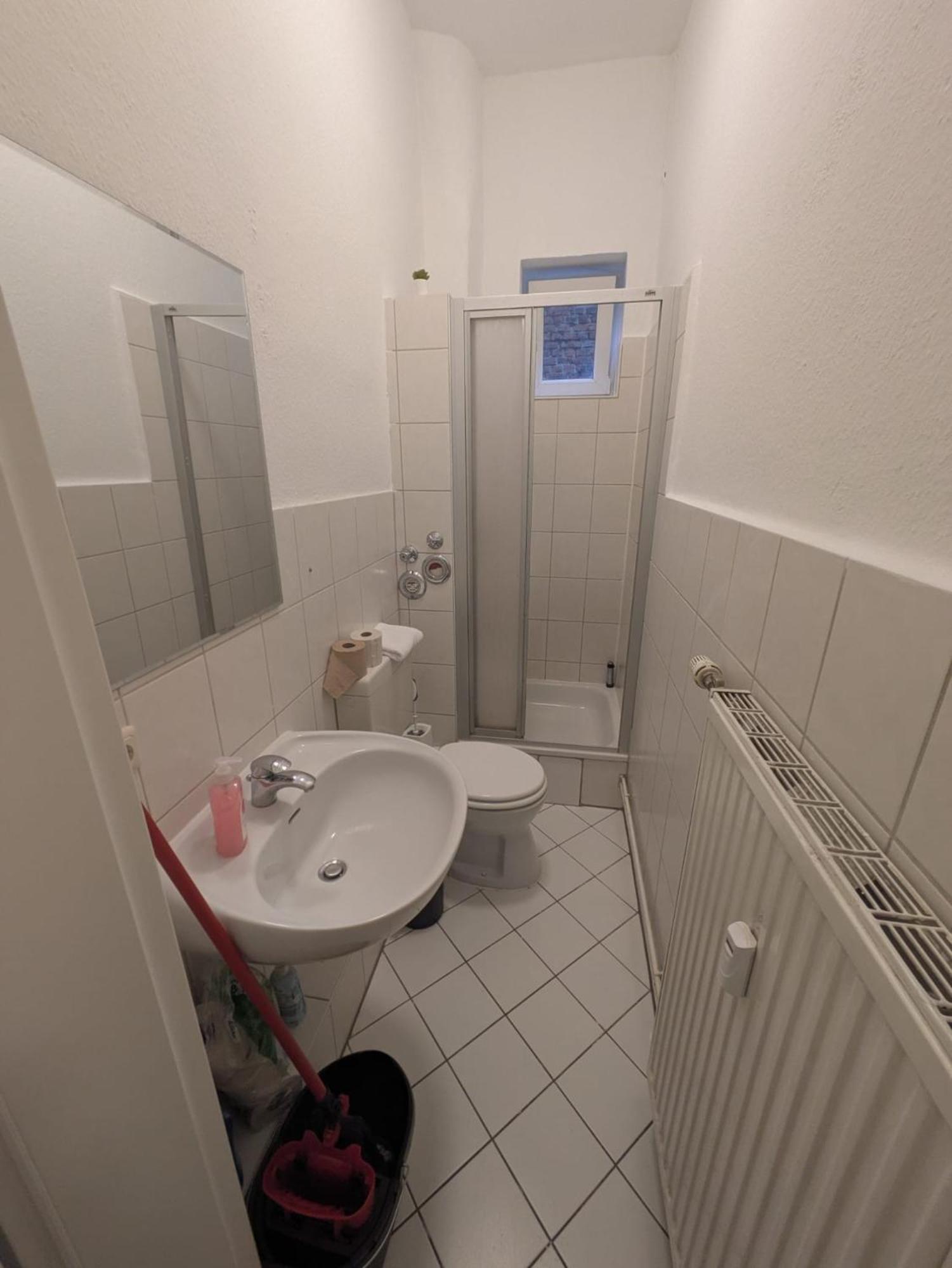Modernes Apartment Mit 2 Schlafzimmern Und Privatparkplatz Nahe Innenstadt Neumünster Kültér fotó