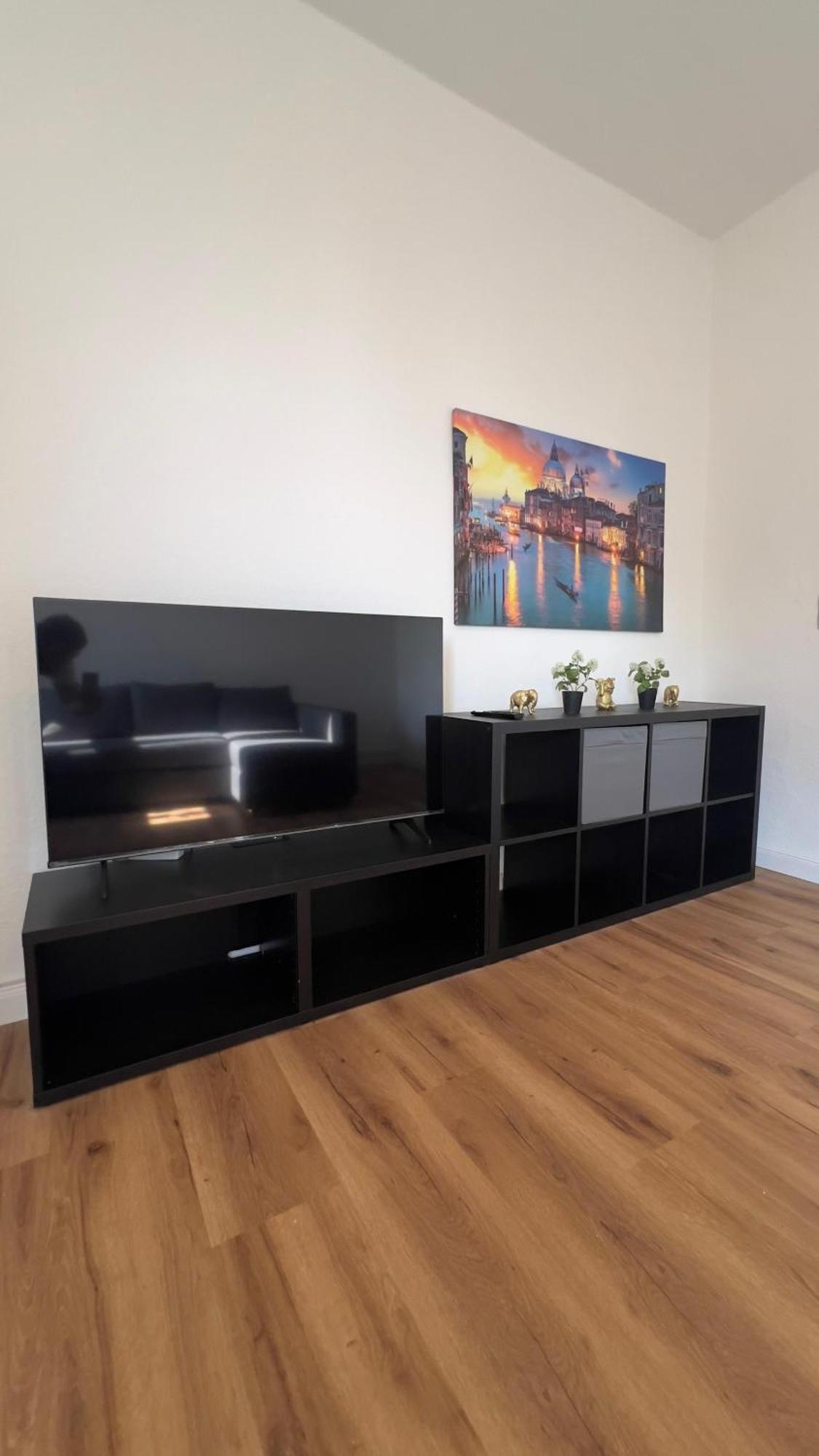 Modernes Apartment Mit 2 Schlafzimmern Und Privatparkplatz Nahe Innenstadt Neumünster Kültér fotó