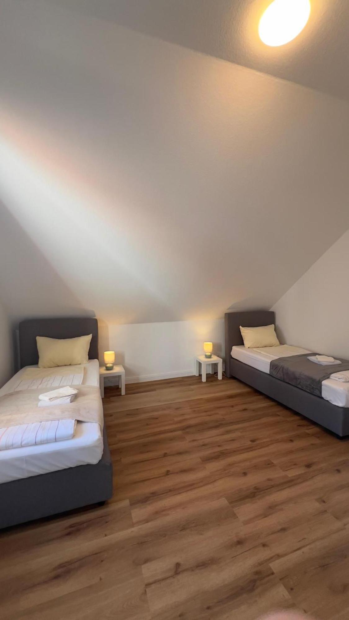 Modernes Apartment Mit 2 Schlafzimmern Und Privatparkplatz Nahe Innenstadt Neumünster Kültér fotó