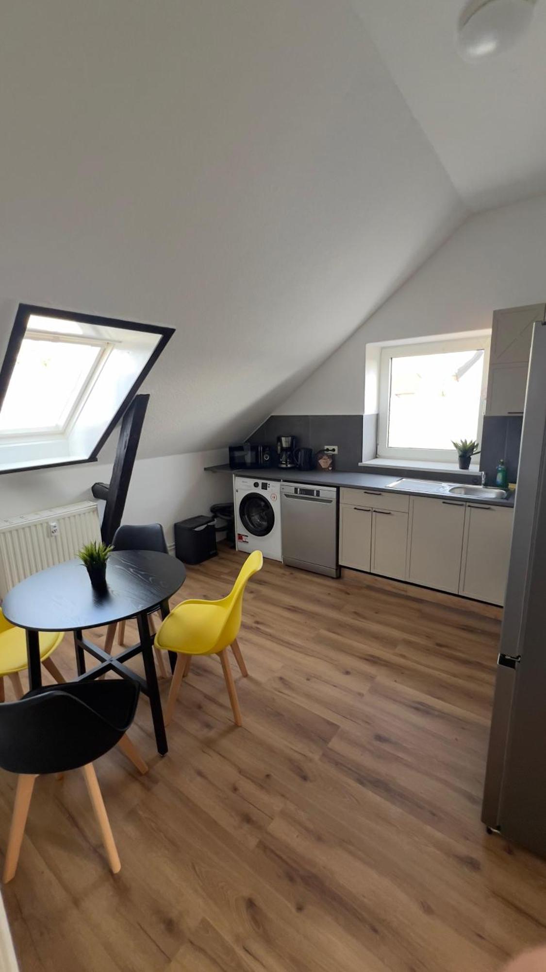 Modernes Apartment Mit 2 Schlafzimmern Und Privatparkplatz Nahe Innenstadt Neumünster Kültér fotó
